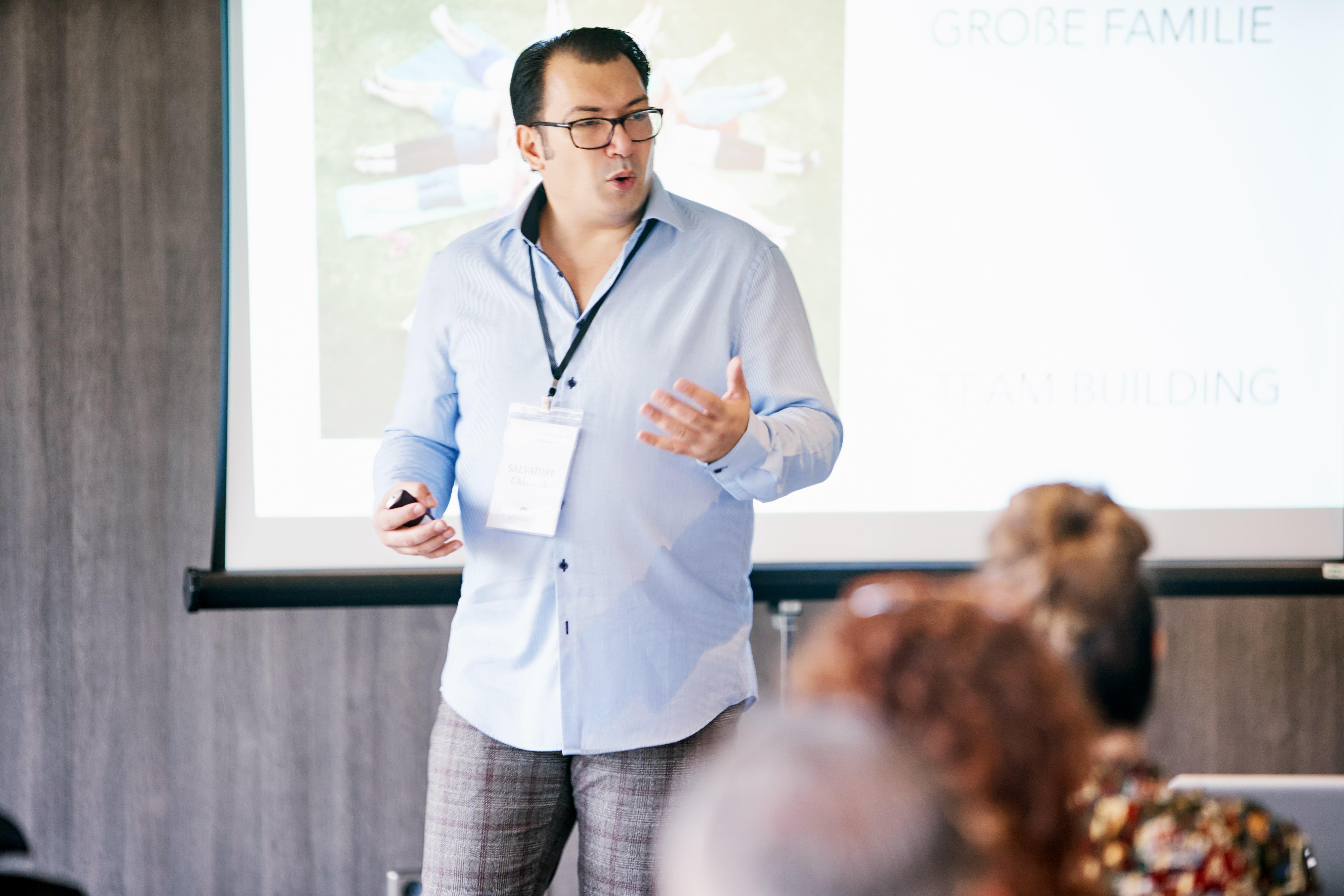 Networking bei einem Business-Seminar